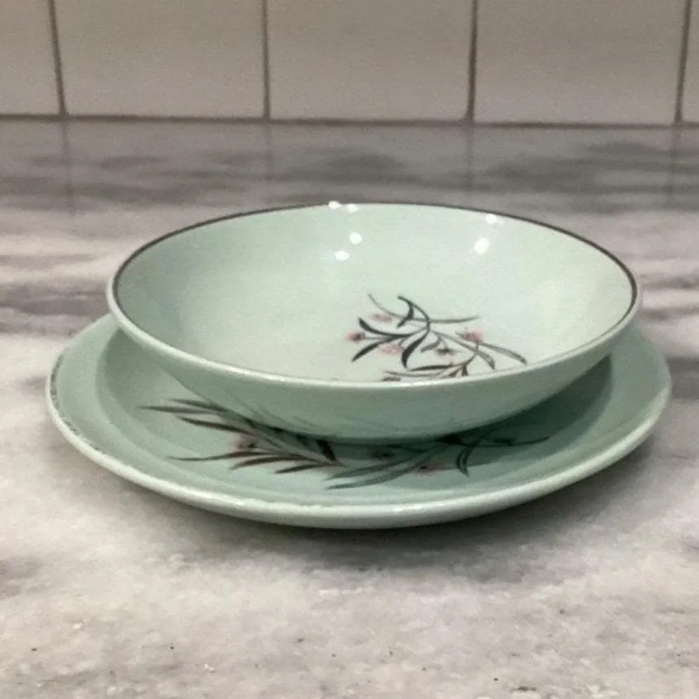 Universal Dinnerware add touch